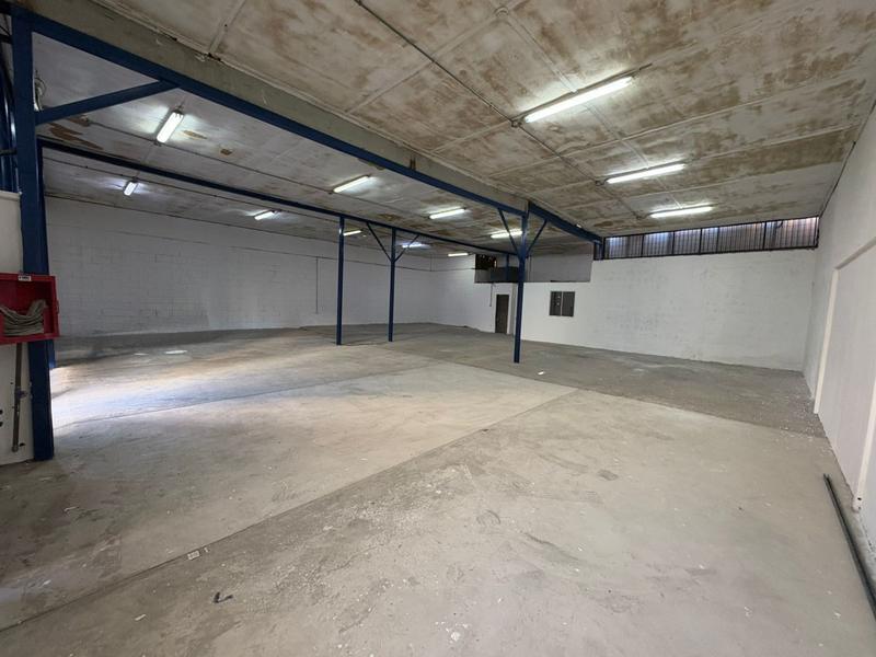 Local comercial de 250 m² en planta libre, calle San Martín, Iquique — imagen 5 de 12