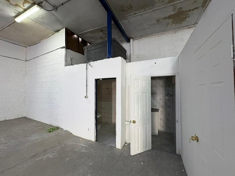 Local comercial de 250 m² en planta libre, calle San Martín, Iquique — imagen 9 de 12